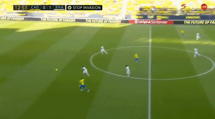 卡拉格批萨拉赫不提利物浦，亨利调解争论（卡拉格抨击萨拉赫未提利物浦，亨利介入调解）