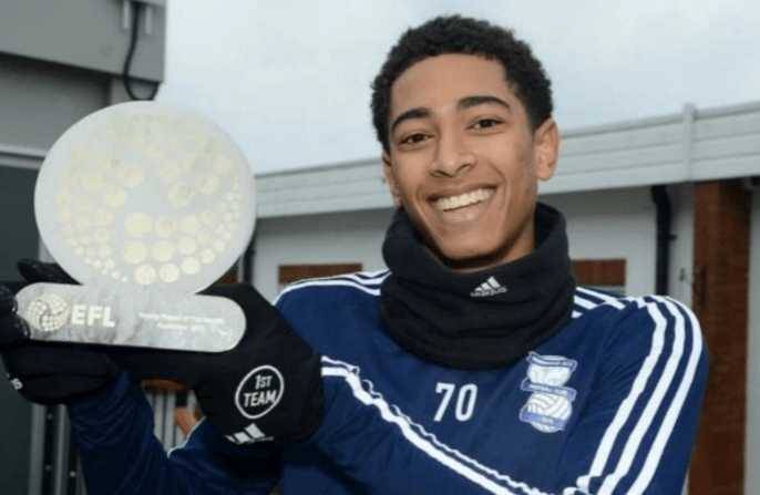 尤文本赛季税前年薪前20：弗拉霍维奇2220万第1，戴维1110万（尤文本季税前年薪TOP20：弗拉霍维奇以2220万领跑，戴维1110万）