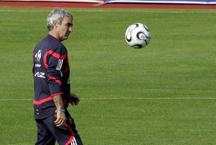 东体：波耶特辞职是为助教出头，中超有球队有意聘请他执教（东体：波耶特因力挺助教选择辞职，已有中超球队有意邀其执教）