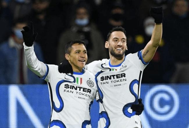 足球国足争议判罚引专家讨论（国足争议判罚引发专家热议）